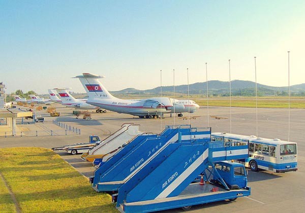 北평양 순안국제공항에 주기돼 있는 '고려항공'의 여객기들. 중국 이외에는 정기노선이 없다. ⓒ위키피디아 공개사진