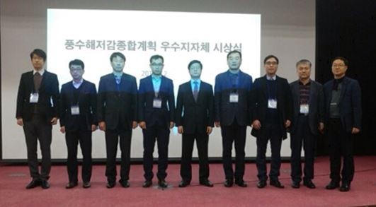▲ 충북 청주시가 풍수해저감 계획으로 국민안전처 장관 표창을 수상했다.ⓒ청주시