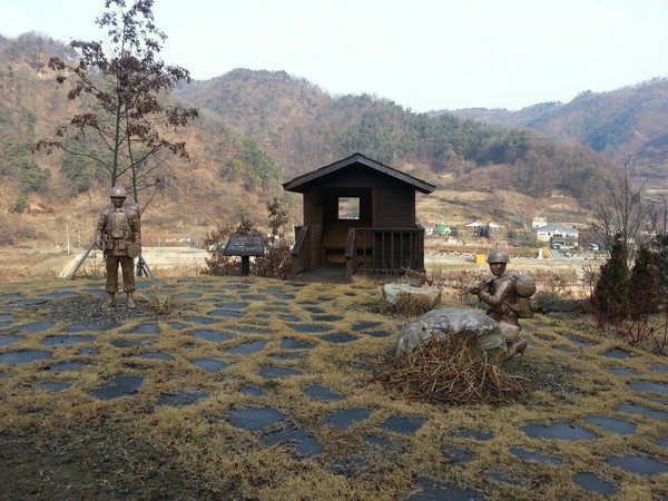 ▲ 충북 증평군 좌구산에 설치한 병영체험 조형물.ⓒ증평군