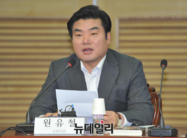 ▲ 새누리당 원유철 의원. 그는 중진협의체가 탄핵 정국으로 인해 중단됐다며 아쉽다고 밝혔다. ⓒ뉴데일리 이종현 기자