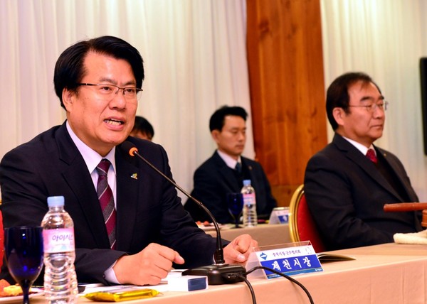 ▲ 이근규 제천시장이 충북도시장군수협의회에서 인사말을 하고 있다.ⓒ제천시