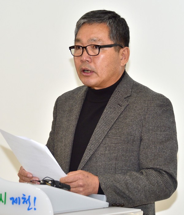 ▲ 홍창식 제천참여연대 상임위원장이 기자회견을 하고 있다.ⓒ제천시
