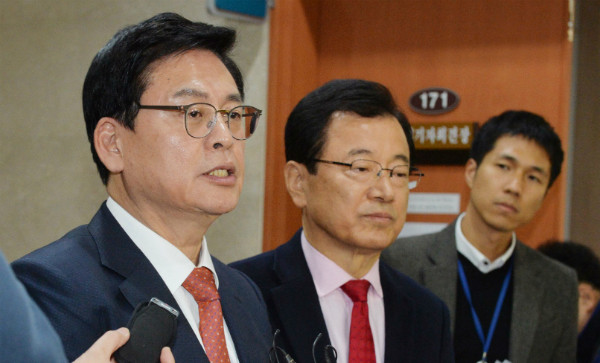 ▲ 새누리당 정우택 원내대표~이현재 정책위의장 후보가 13일 국회에서 출마 기자회견을 하고 있다. ⓒ뉴시스 사진DB