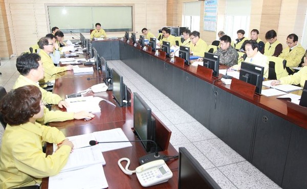 ▲ 충북도가 16일 AI방역을 위한 긴급 비상대책회의를 가졌다.ⓒ충북도