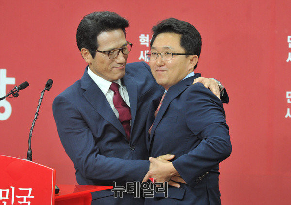 ▲ 새누리당 비박계의 핵심인 5선 정병국 의원과, 지난달 22일 새누리당을 선도 탈당한 무소속 김용태 의원. ⓒ뉴데일리 이종현 기자