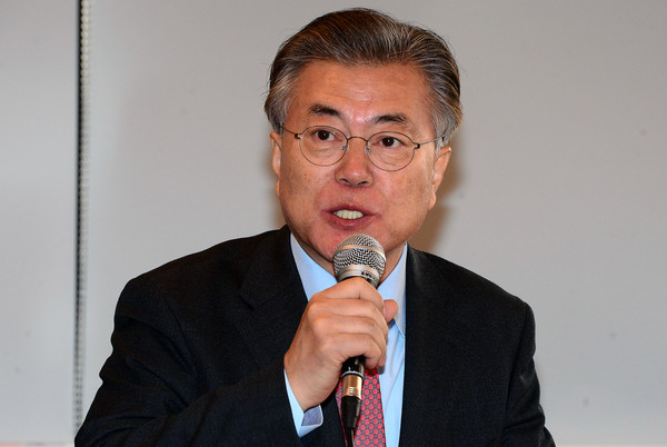 ▲ 문재인 더불어민주당 전 대표가 19일 오전 서울 종로구 마이크임팩트스퀘어에서 열린 '권력기관 적폐 대청소를 위한 대화'에 참석, 인사말하고 있다. ⓒ뉴시스 사진DB