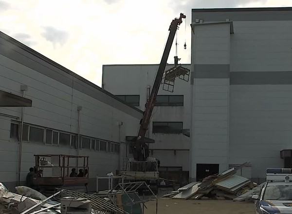 ▲ 지난 12일 충북 청주시 옥산의 한 공장에서 발생한 크레인 추락사고 현장.ⓒ충북소방본부