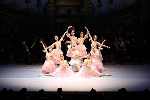 ▲ 18일 서울 강북구 성신여자대학교 대강당에서 '발레리나 김주원과 함께하는 해설 있는 발레, 호두까기 인형' 공연이 진행되고 있다. ⓒ성신여대