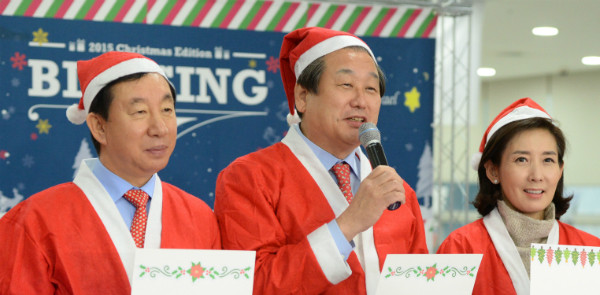 ▲ 새누리당 비박계 핵심 의원들은 20일 오찬 회동을 통해 탈당의 결의를 다지고, 21일 의원회관에서 전체 의원들의 총의를 모아 이를 실행에 옮길 것으로 알려졌다. 사진은 25일 성탄절을 전후해 분당이 결행되면, 탈당이 유력한 것으로 알려진 새누리당 김성태 의원과 김무성 전 대표최고위원, 나경원 의원. ⓒ뉴시스 사진DB