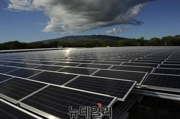 ▲ 한화큐셀이 일본에 건설한 태양광 발전소.ⓒ한화큐셀