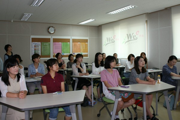 ▲ 단양교육지원청이 관내 유치원 교사를 대상으로 민원 등 행정서비스교육을 진행하고 있다.ⓒ단양교육지원청 홈페이지