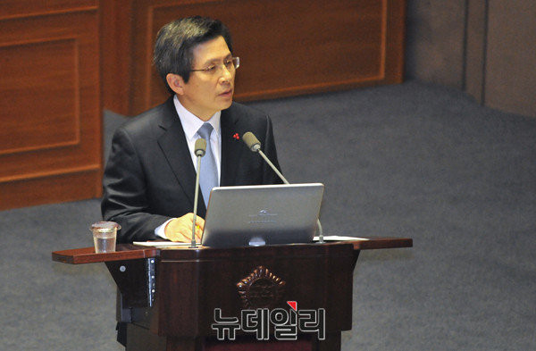 ▲ 황교안 대통령 권한대행이 20일 국회 대정부질문에 출석해 발언하고 있다.ⓒ이종현 기자