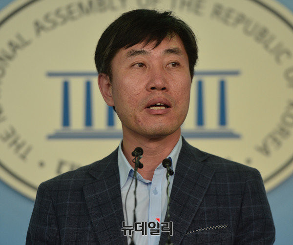 ▲ 새누리당 하태경 의원이 21일 국회 대정부질문에 참석한 황교안 권한대행에 막말을 쏟아냈다. ⓒ뉴데일리 정상윤 기자