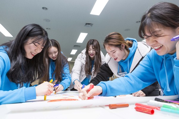 ▲ 대구청년 열정챌린지에 참가한 학생들이 캠프 프로그램에 참여하고 있다.ⓒ대구보건대 제공