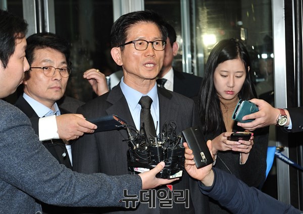 ▲ 새누리당 소속 김문수 전 경기도지사가 22일 당 잔류를 선언하면서 비박계 탈당 인원에 대해 "탈당 명분이 없다"고 일축했다. ⓒ뉴데일리 이종현 기자