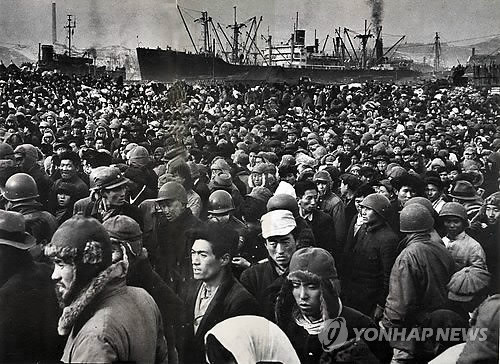 ▲ 1950년 12월 흥남부두를 가득 메운 피난민들. ⓒ 연합뉴스
