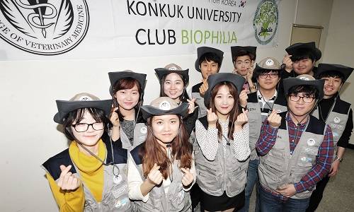 ▲ 건국대학교 수의과대학 봉사동아리 '바이오필리아'. ⓒ건국대