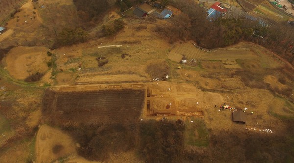 ▲ 발굴 조사지역 전경.(서쪽)ⓒ가경고고학연구소