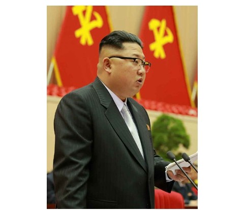 ▲ 북한 김정은이 외화벌이 회사들에게 '개가죽(狗皮) 수출금지'를 지시한 덕에 개고기집이 성황을 이루고 있는 것으로 알려졌다. 사진은 김정은이 제1차 전당초급당위원장대회에서 개회사를 하고 있는 모습.ⓒ北선전매체 홈페이지 캡쳐