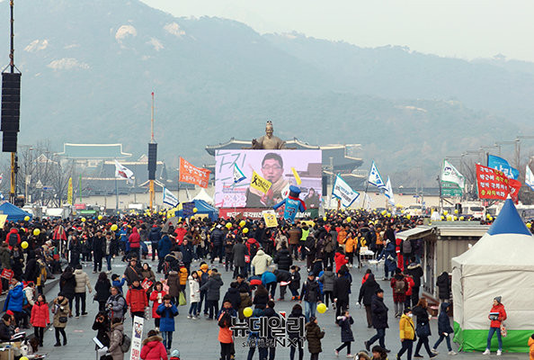 박근혜정권 퇴진 비상국민행동이 24일 9차 촛불집회를 열었다. ⓒ뉴데일리 이기륭 기자