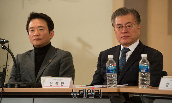 ▲ 남경필 경기도지사(왼쪽)와 더불어민주당 문재인 전 대표(오른쪽). 문재인 전 대표가 지난 24일 인명진 새누리당 신임 비대위원장 내정자에 대해 호평을 한 것에 대해 정치권 일각에서는 비박계를 견제하기 위한 것이라는 설명을 내놓고 있다. ⓒ뉴데일리 정상윤 기자