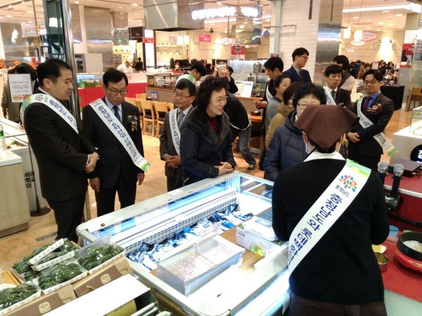 ▲ 충남도 6차산업 우수제품이 롯데백화점 영등포점 식품관에 입점했다.ⓒ충남도