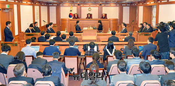 ▲ 지난 22일 헌법재판소 소심판정에서 1차 준비기일이 진행되고 있다. ⓒ사진공동취재단