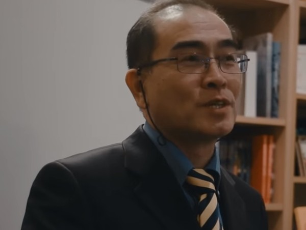 ▲ 지난여름 한국으로 망명한 태영호 駐영국 북한대사관 공사가 27일 기자간담회를 가졌다. 이날 태영호 공사는 탈북 결심 이유와 현재의 북한 상황에 대해서 비교적 자세하게 설명했다. 사진은 과거 태영호 공사가 인터뷰를 진행하고 있는 모습.ⓒ유튜브 영상 캡쳐