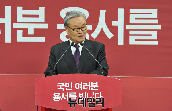 ▲ 새누리당 인명진 비상대책위원장이 30일 오전, 기자회견을 통해 인적청산에 대한 자신의 생각을 밝히고 있다. ⓒ뉴데일리 이종현 기자