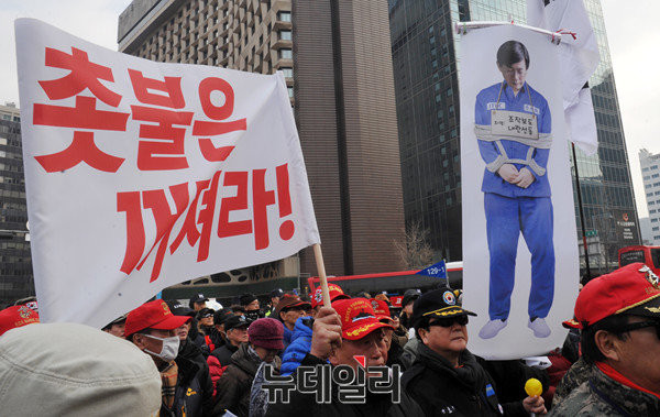 ▲ 손석희 JTBC사장을 풍자한 현수막. ⓒ뉴데일리 이종현 기자