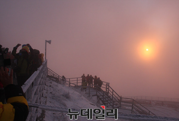 ▲ 소백산 연화봉 새해 일출 모습.ⓒ목성균 기자