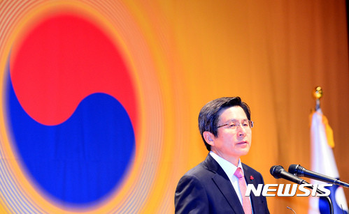 ▲ 황교안 대통령 권한대행 국무총리가 2일 오전 서울 종로구 정부서울청사에서 열린 2017년 정부 시무식에 참석, 신년사를 하고 있다. ⓒ뉴시스