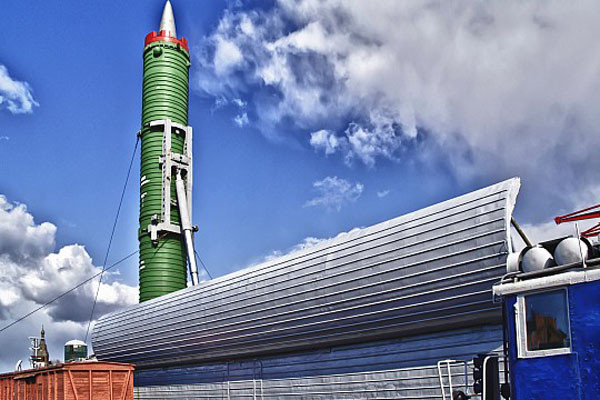 ▲ 중공군은 신형 ICBM 'DF-41'을 자체개발했다고 주장하지만, 세계 군사전문가들은 이 미사일이 舊소련의 열차발사 ICBM인 'SS-24(RT-23)'을 개량한 것이라고 평가하고 있다. 사진은 舊소련의 SS-24 미사일. ⓒ플릭커 공개사진 캡쳐