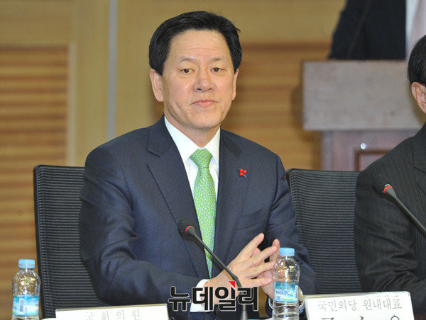 ▲ 국민의당 주승용 원내대표가 4일 국회에서 열린 개헌 토론회에 참석해 발언을 경청하고 있다. ⓒ뉴데일리 이종현 기자.