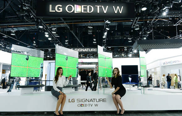 ▲ LG전자가 CES 2017에서 LG 시그니처 올레드 TV W 등 혁신 제품을 선보였다. ⓒLGE