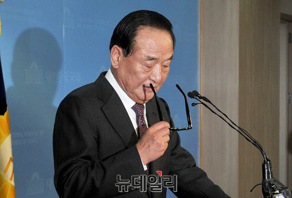 ▲ 새누리당 서청원 의원. 친박 핵심 중 한 사람으로 평가받는 서 의원은 이날 인명진 비상대책위원장의 기자회견 직후 곧바로 반박하는 입장을 발표하기도 했다. ⓒ뉴데일리 이종현 기자