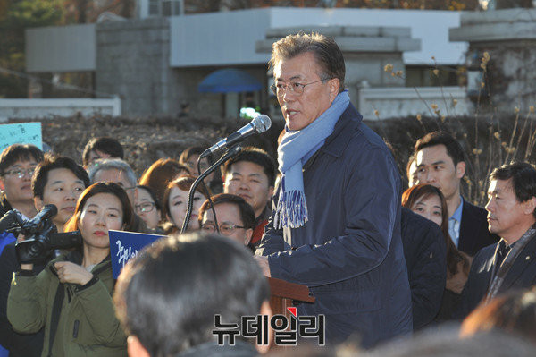 ▲ 대통령에 당선될 경우 미국보다 북한에 먼저 가겠다고 주저없이 공언한 더불어민주당 문재인 전 대표. ⓒ뉴데일리 이종현 기자