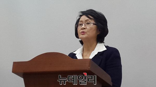 ▲ 충북 여성단체협의회장에 출마하는 정지숙 후보가 9일 충북도청에서 기자회견을 하고 있다.ⓒ김종혁 기자