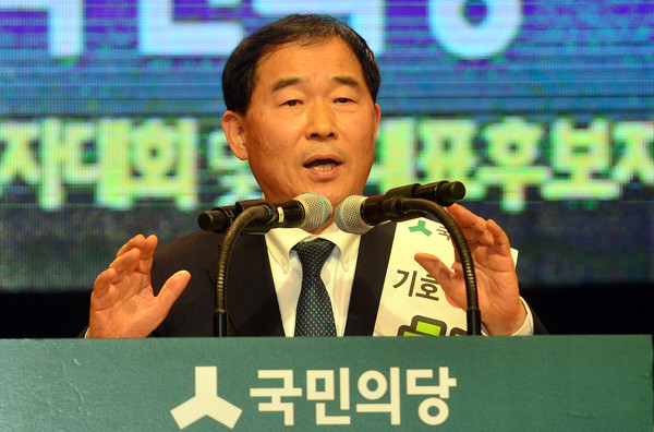 ▲ 7일 오후 광주 서구 김대중컨벤션센터 4층 컨벤션홀에서 열린 '국민의당 광주시당 당원 대표자 대회와 당대표 후보 합동연설회'에서 황주홍 후보가 연설을 하고 있다. ⓒ뉴시스 사진DB