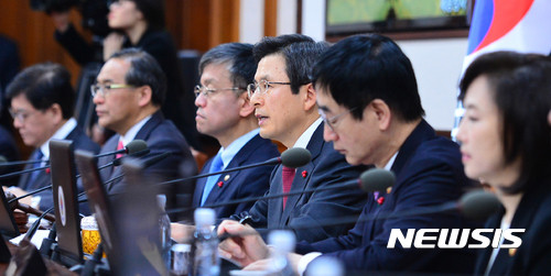 ▲ 황교안 대통령 권한대행 국무총리가 10일 오전 서울 종로구 정부서울청사에서 국무회의를 주재하고 있다. ⓒ뉴시스