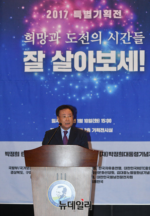 ▲ 박정희 대통령 탄생 100돌 기념 특별기획전 개막식에서 축사하는 좌승희 (재)박정희대통령기념재단 이사장. ⓒ뉴데일리 정상윤 기자