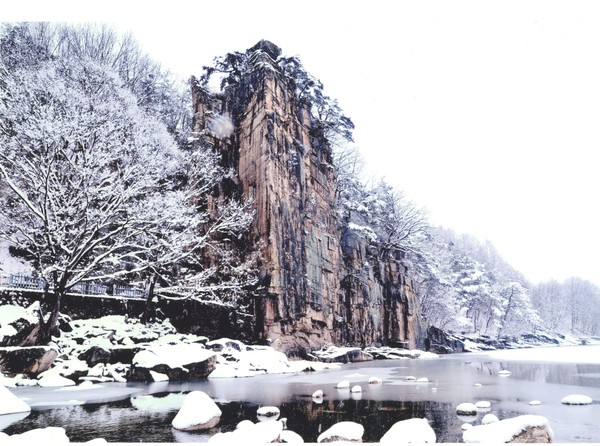 ▲ 단양팔경 중 5경 사인암의 눈내린 모습.ⓒ단양군
