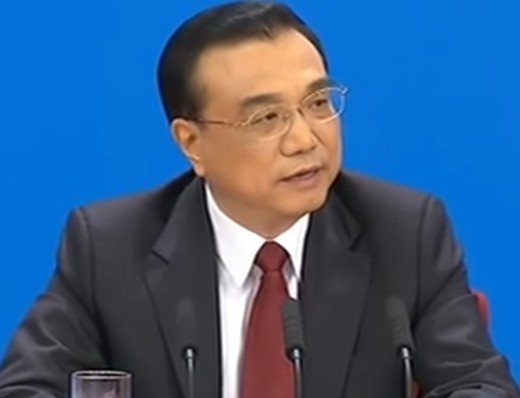 ▲ 볼펜 끝에 붙어있는 '볼'(이하 볼펜심) 제조에 있어 수입에만 의존해 왔던 중국이 최근 국산화에 성공한 것으로 알려졌다. 사진은 리커창 中총리.ⓒ'CCTV' 중계영상 캡쳐