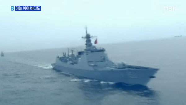 ▲ 중공군 폭격기 편대가 지난 9일 한일방공식별구역을 침범한 데 이어 10일에는 프리깃함 편대가 대한해협을 지나 한일 양국 국민들을 분노케 하고 있다. ⓒMBN 관련보도 화면캡쳐