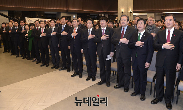 ▲ 바른정당 경기도당 창당대회가 12일 오후 수원월드컵경기장에서 열렸다. 이 자리에는 바른정당 소속 국회의원 외에도 일반 시민 등 1100여 명의 인파가 몰렸다. ⓒ수원(경기)=뉴데일리 공준표 기자