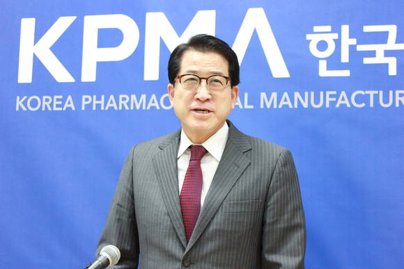 ▲ 이경호 회장이 신년기자간담회를 통해 정부의 지원을 촉구했다.ⓒ한국제약협회