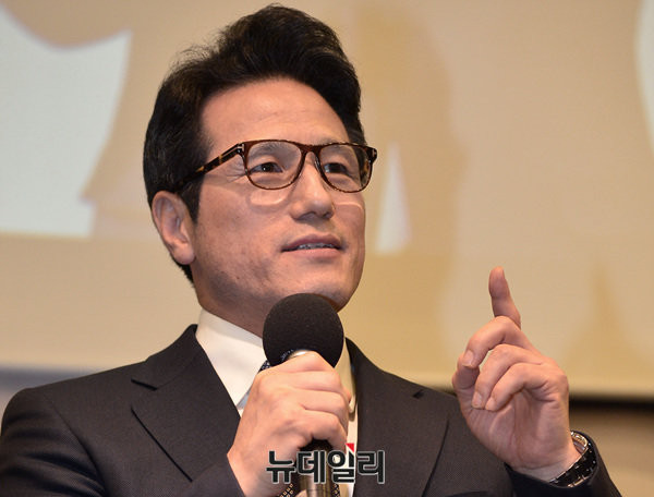 ▲ 바른정당 정병국 중앙당창당준비위원장이 12일 오후 수원월드컵경기장에서 열린 경기도당 창당대회에서 축사를 하고 있다. ⓒ수원(경기)=뉴데일리 공준표 기자