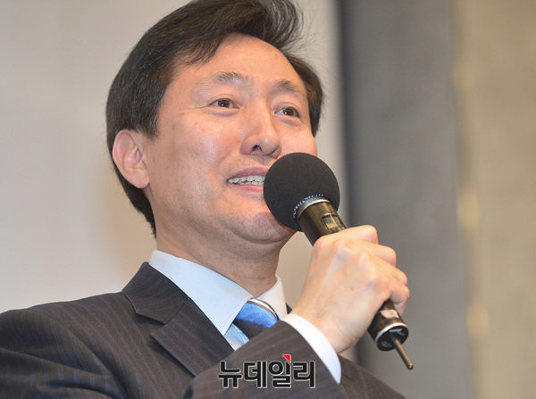 ▲ 바른정당의 유력 대권주자로 거론되던 오세훈 전 서울특별시장이 13일 전격적으로 대선 불출마를 선언했다. 사진은 지난 12일 수원월드컵경기장에서 열린 바른정당 경기도당 창당대회에서 축사를 하고 있는 오세훈 전 시장의 모습. ⓒ수원(경기)=뉴데일리 공준표 기자