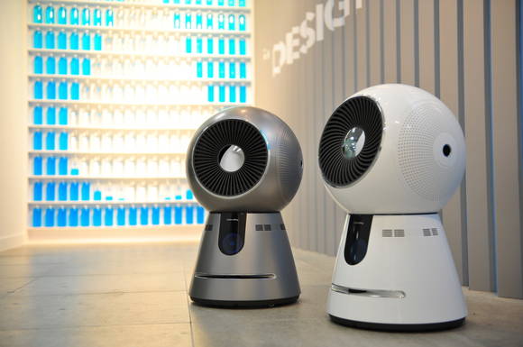 코웨이가 CES 2017에서 선보인 인공지능 탑재 로봇청정기.ⓒ코웨이