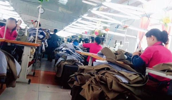 ▲ 中단둥의 한 의류공장에서 일하는 북한 근로자들의 모습. 이 공장은 한국인이 경영하고 있다고 한다. ⓒ채널A 북한 근로자 관련보도 화면캡쳐